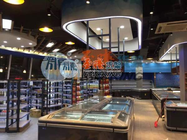 南昌海來(lái)品精品貨架安裝完成